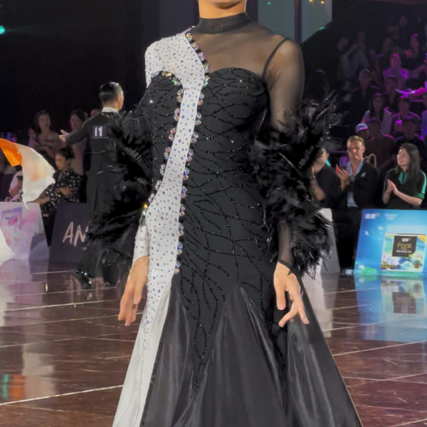 NCDance新款国标摩登舞表演出比赛服高档华尔兹舞裙黑白色 羽毛裙
