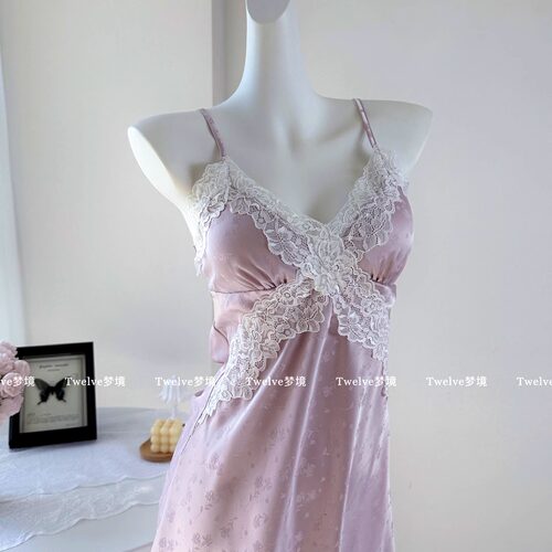 花枝醉~清冷感缎面睡裙带胸垫