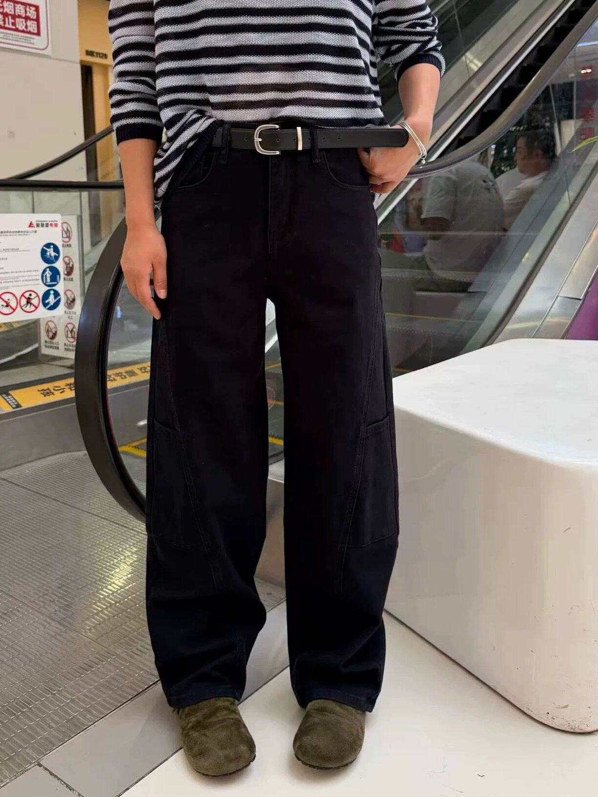 今年流行2026秋季新款牛仔裤女藏青色弯刀裤宽松休闲显瘦弹力欧货