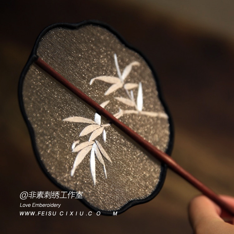 非素 《竹息》刺绣黑面稀地苏绣竹叶扇 原创遮面小团扇 专属刻字
