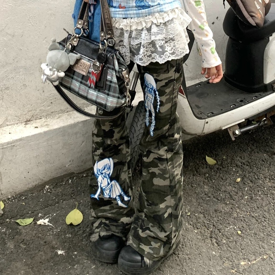 美式复古迷彩卡通印花牛仔裤2026春季新款宽松显瘦设计感微喇长裤