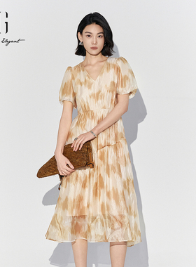 XG雪歌晕染收腰茶歇裙女25夏V领短袖雪纺印花连衣裙XK204025B797