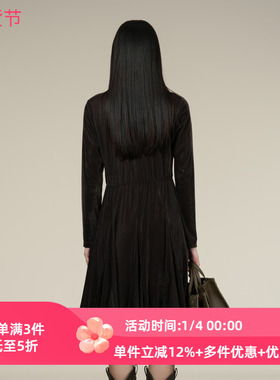 雪歌2025冬季新款褶皱设计复古棕色长袖V领连衣裙女XK404006A174