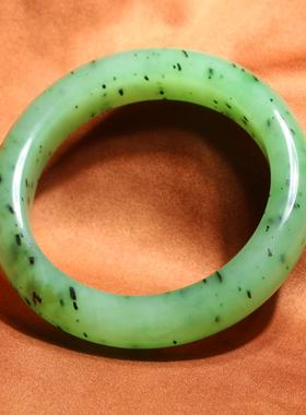 油润细腻俄料碧玉和田玉手镯