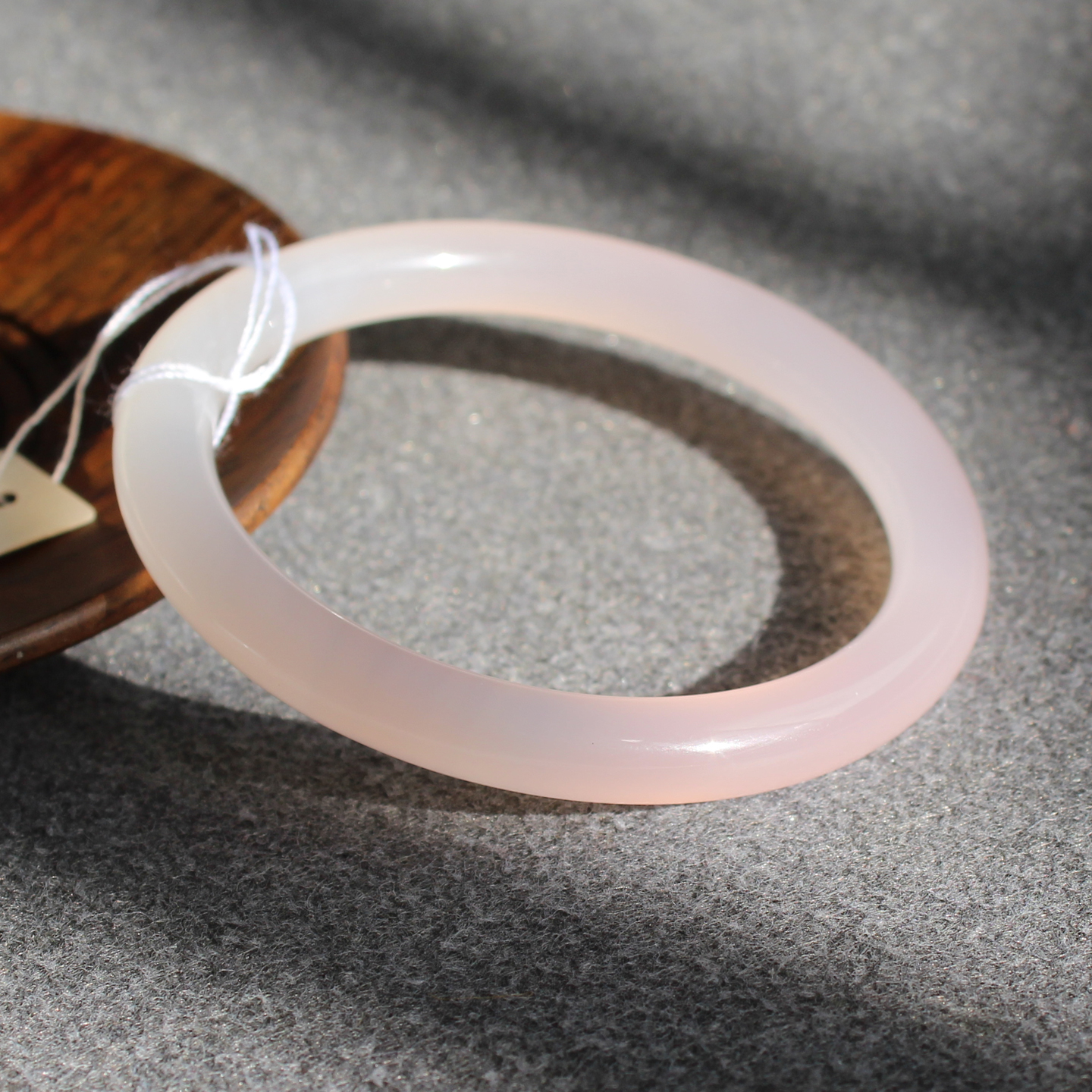 56mm轻奢高级感玉髓圆条手镯