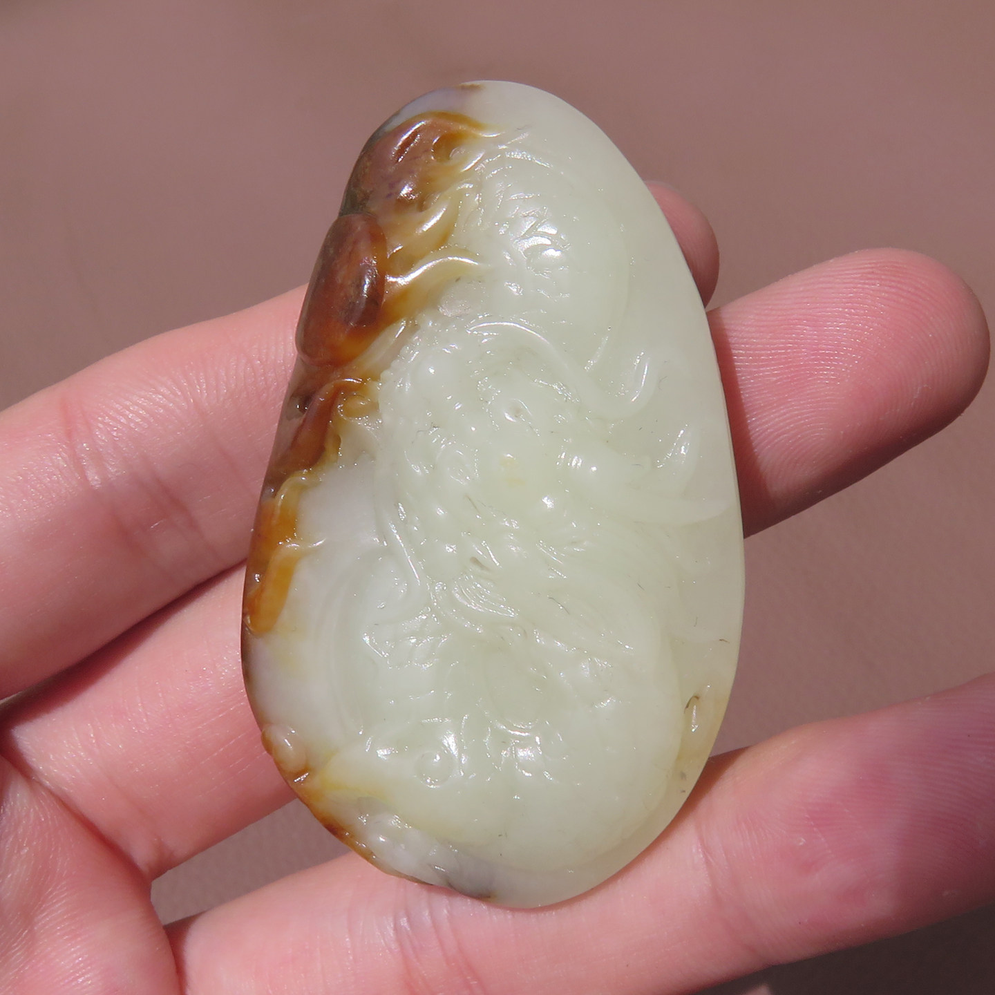精品和田玉洒金皮老熟白玉籽料龙型吊坠挂件