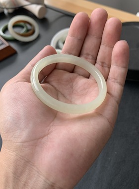 52圈口手镯和田玉米黄色俄料