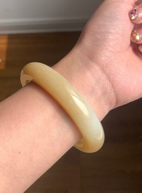 60圈口天然和田玉俄料糖玉特色方镯86.1克