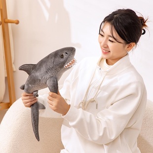 仿真海洋动物灰鲨玩偶布娃娃毛绒玩具灰色大鲨鱼公仔抱枕跨境礼物