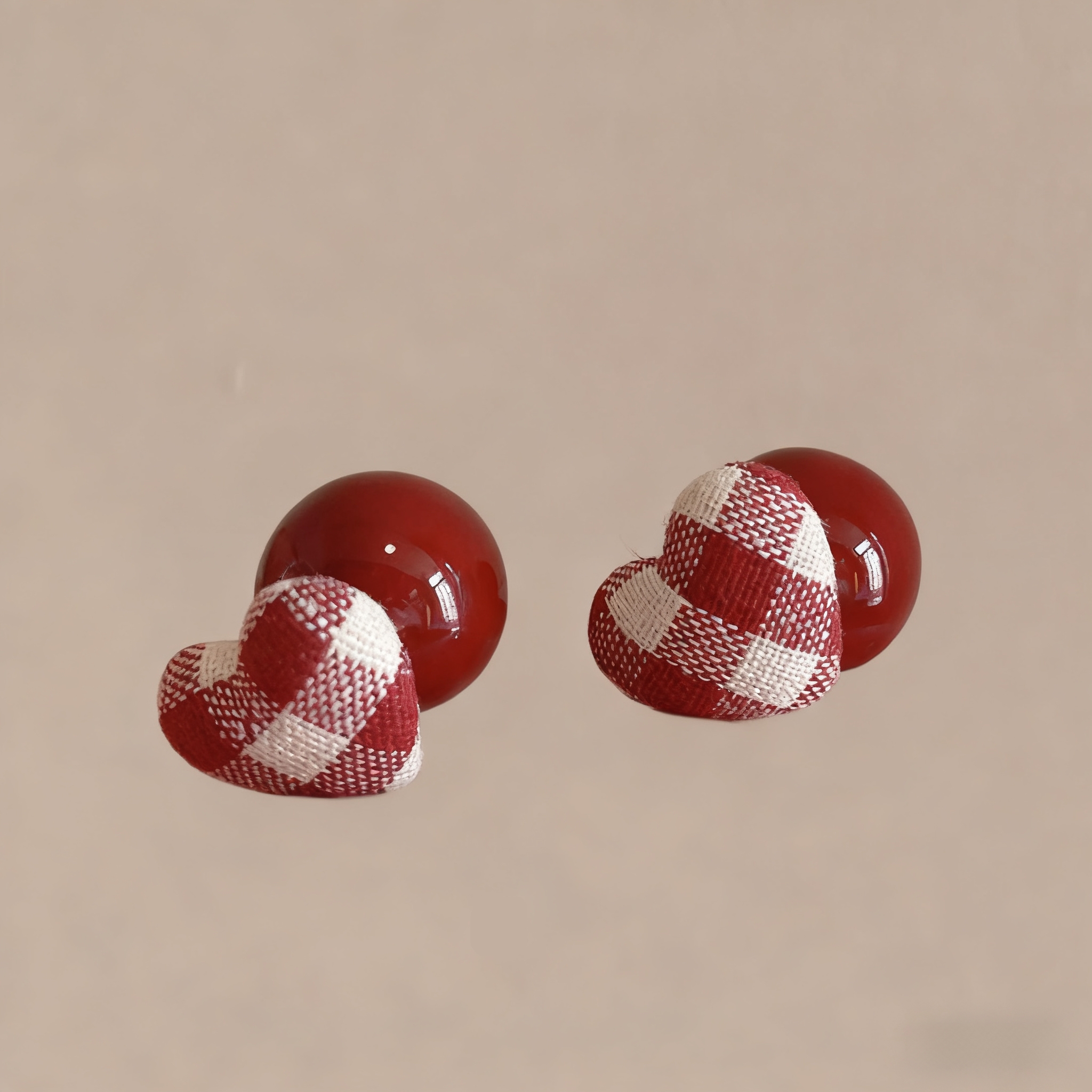 《甜心派对》秋冬款车厘子红爱心格子珍珠耳环轻奢耳钉女显白气质