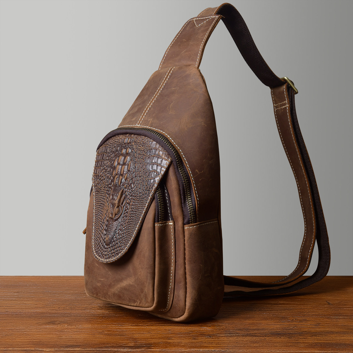 小众个性鳄鱼纹疯马皮男包斜挎包牛皮复古通勤单肩斜挎包真皮胸包,箱包皮具/热销女包/男包,胸包,淘宝优惠券,粉丝福利购,淘宝优惠卷