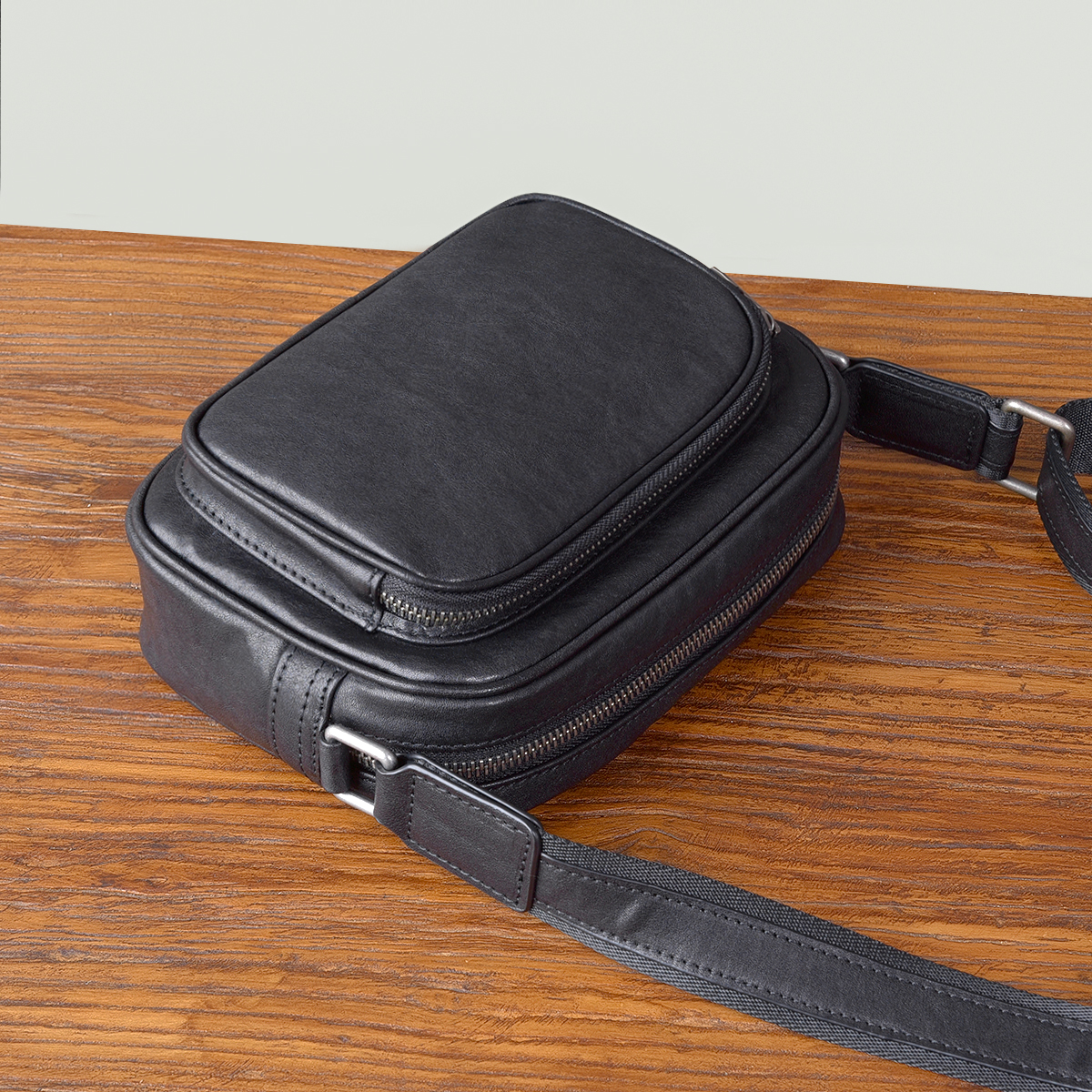 多隔层植鞣牛皮休闲小包