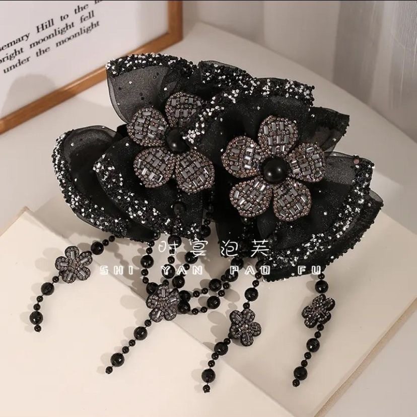 黑加仑鲨鱼夹立体花朵流苏闪钻百搭休闲发夹高级松弛感高抓力,饰品/流行首饰/时尚饰品新,民族风发饰,淘宝优惠券,粉丝福利购,淘宝优惠卷