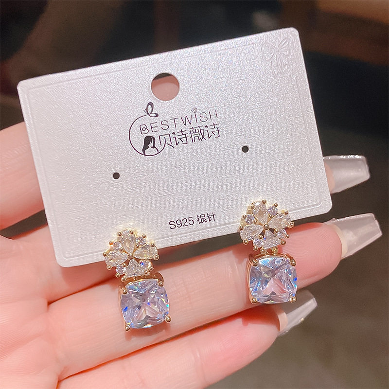 少女心白色锆石可爱超美水晶耳环 女高级感银针韩版气质花朵耳钉