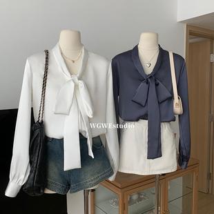 法式丝绸缎面垫肩长袖衬衫女早秋白色衬衣温柔风设计感蝴蝶结上衣