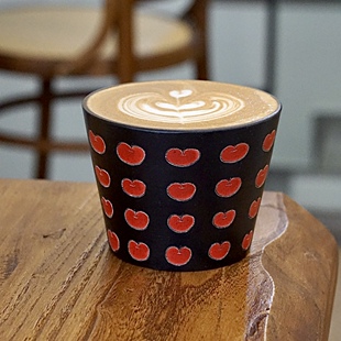 花间树里。景德镇手工拉胚手绘苹果釉下彩咖啡杯茶杯拿铁拉花杯子