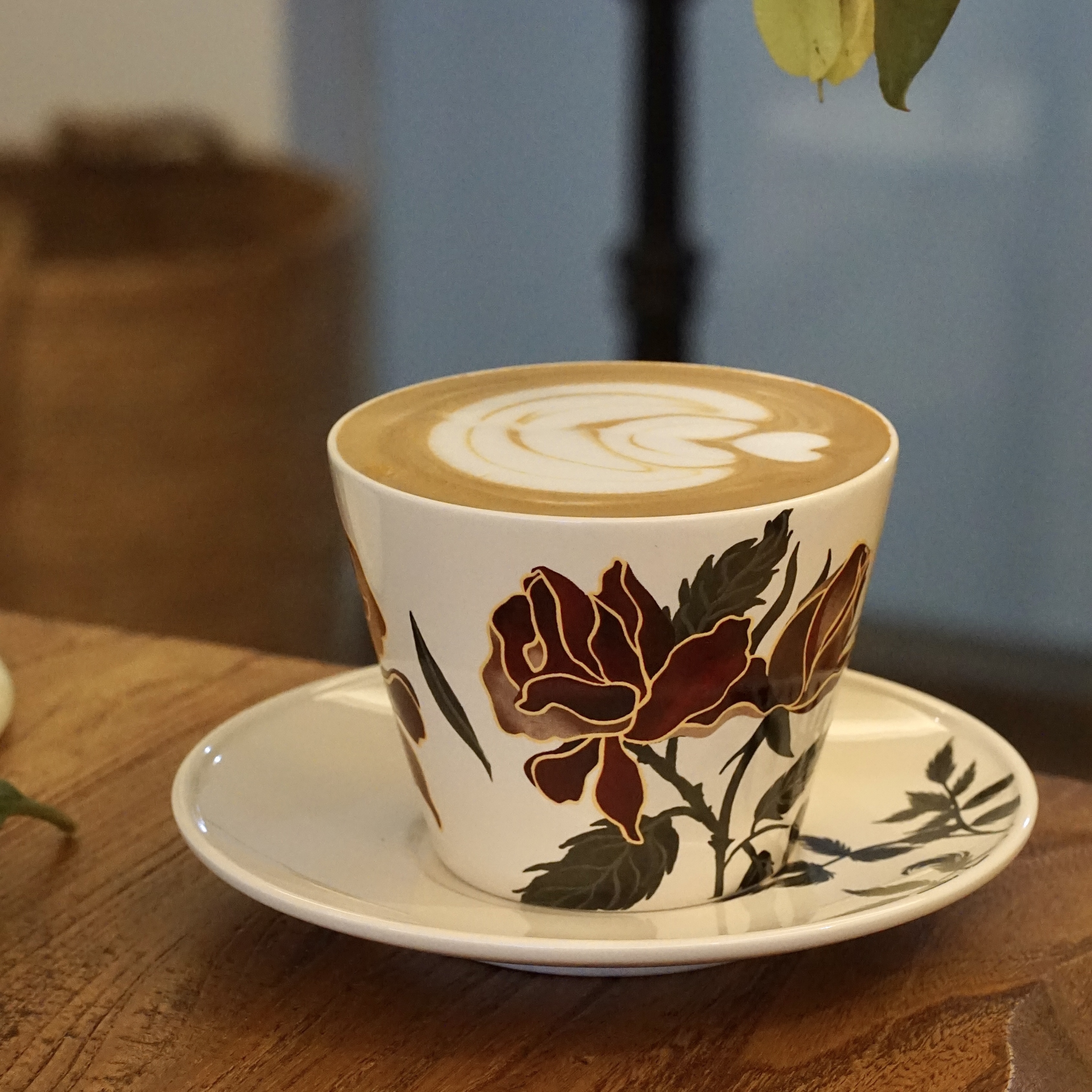 花间树里。复古丝绒玫瑰咖啡杯拿铁拉花杯茶杯下午茶手握咖啡杯子