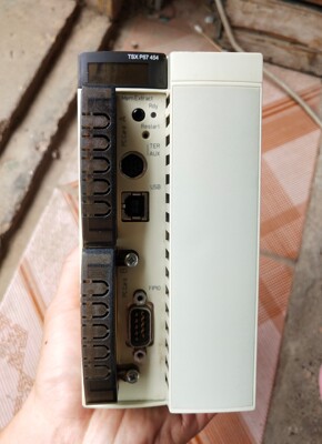施耐德plc模块TSXP57454M 现货全新原装拍前请询价