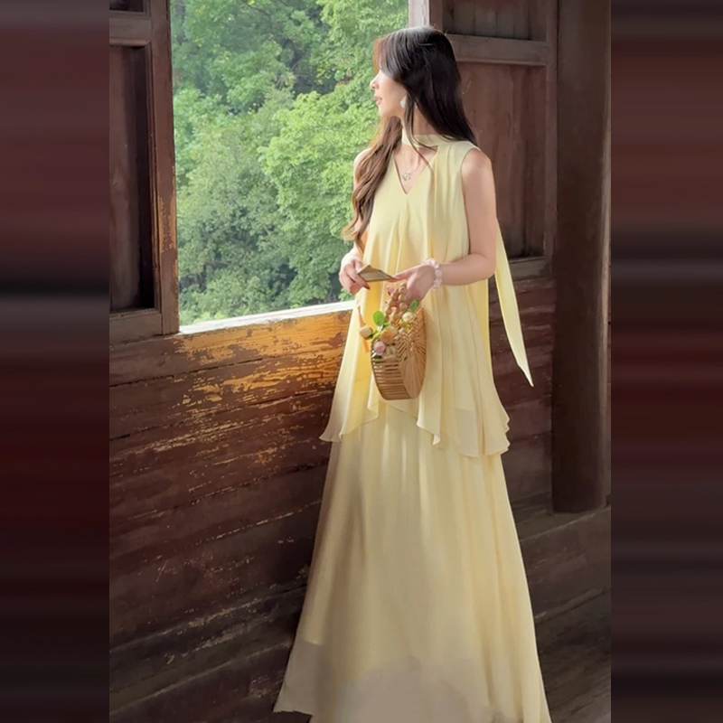 巨好看黄色无袖吊带连衣裙子女夏2025新款海边度假新中式长裙套装