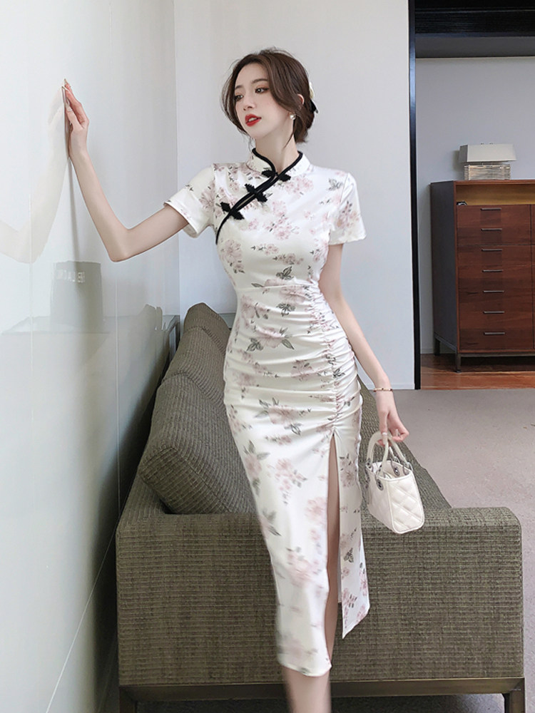 여성 여름을위한 새로운 중국 스타일의 하이 엔드 CHEONGSAM 인쇄 젊은 중국 스타일의 섹시한 주름 허리 가방 엉덩이 슬릿 드레스