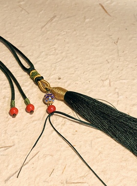 纯手工编制侧面流苏挂绳