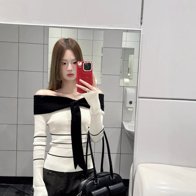 气质设计感撞色条纹一字肩针织衫女早秋修身短款露肩上衣