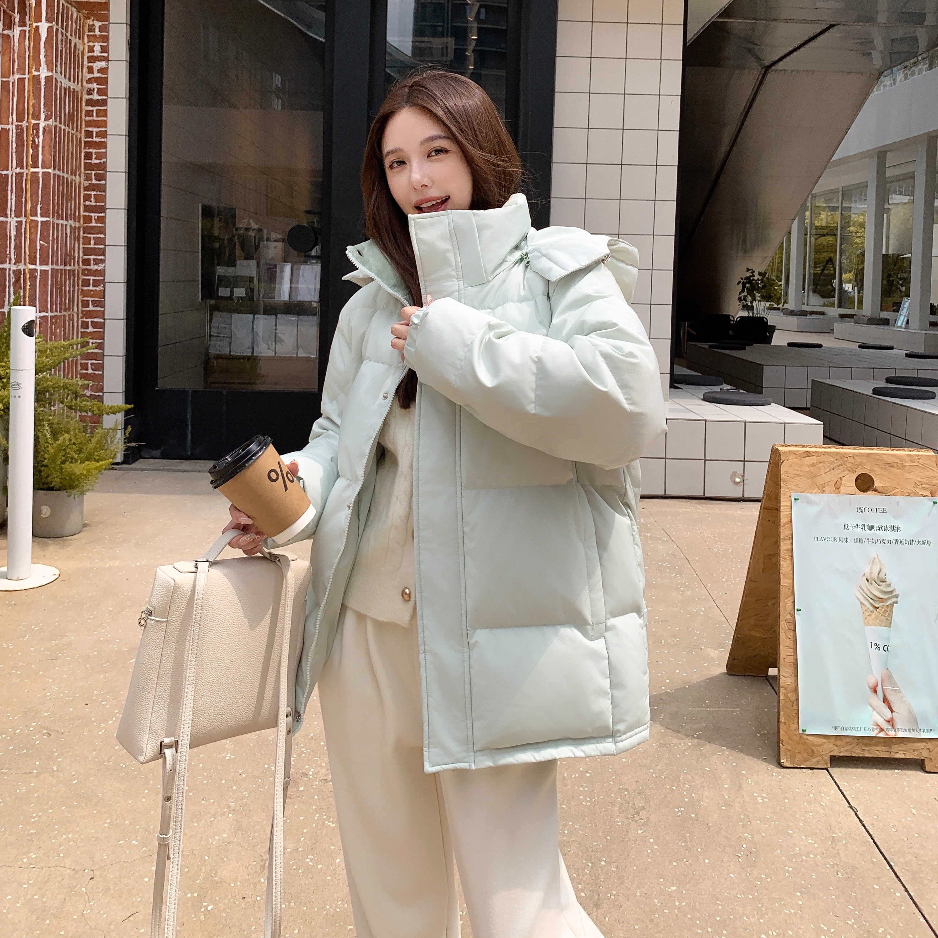 2025新款加厚立领面包情侣宽松中戏亮世秋同款羽绒服男女短款冬季