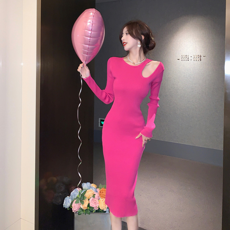 配大衣气质收腰镂空包臀针织裙子