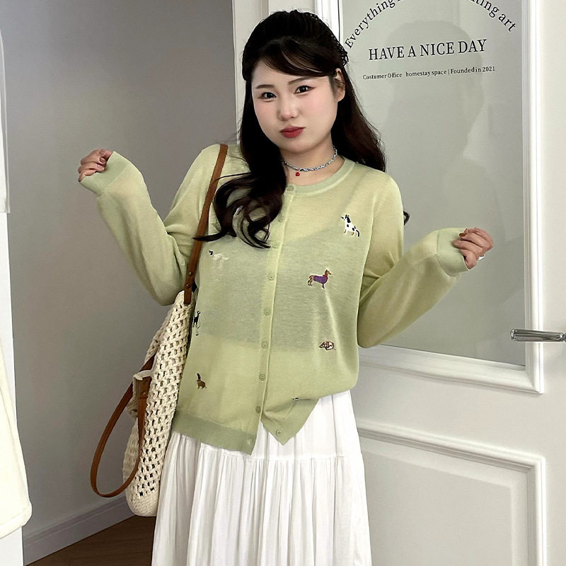 大码女装长袖外套刺绣小狗针织衫2026夏胖mm休闲开衫V23880