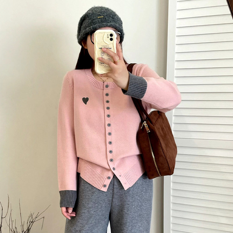 乃粒23255大码女装长袖上衣女刺绣爱心外套2025冬款胖mm针织开衫