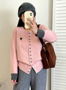 乃粒23255大码女装长袖上衣女刺绣爱心外套2025冬款胖mm针织开衫