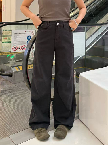 今年流行牛仔裤女2026秋季新款弯刀裤石墨灰色宽松休闲松弛感欧货