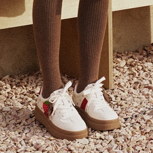 Josiny/卓诗尼草莓图案厚底德训鞋女白色系带增高软底休闲板鞋