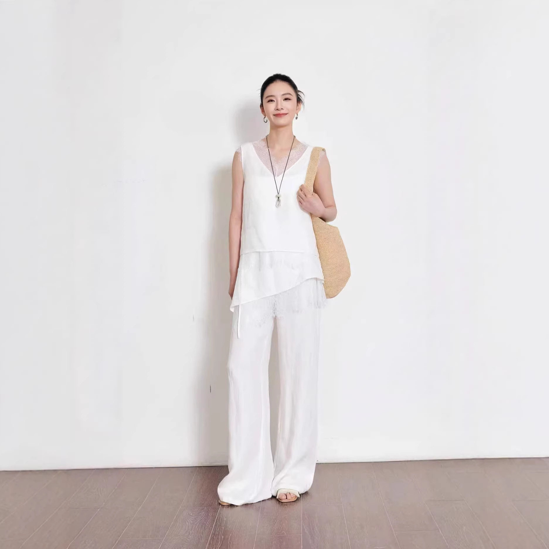南油品质2026春新款法式亚麻蕾丝拼接阔腿裤女荷叶边系带高腰长裤