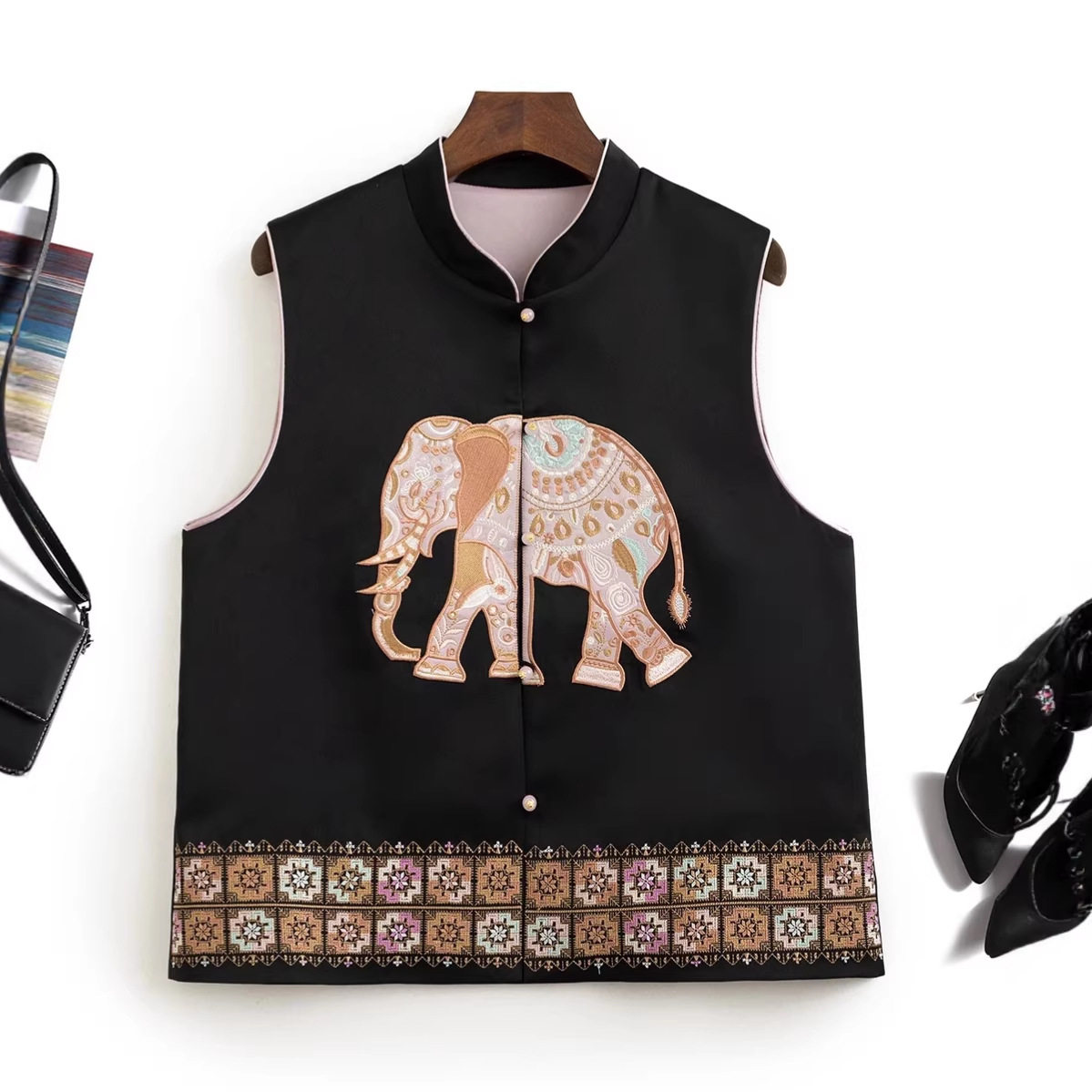 2026新款醋酸缎面复古国风马甲重工刺绣中式坎肩立领盘扣上衣女装