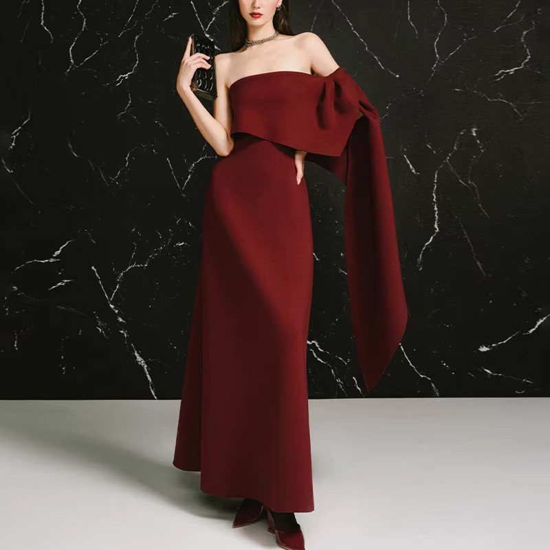 法式名媛修身约会度假风抹胸连衣裙夏季小众暗红色露背长款礼服潮