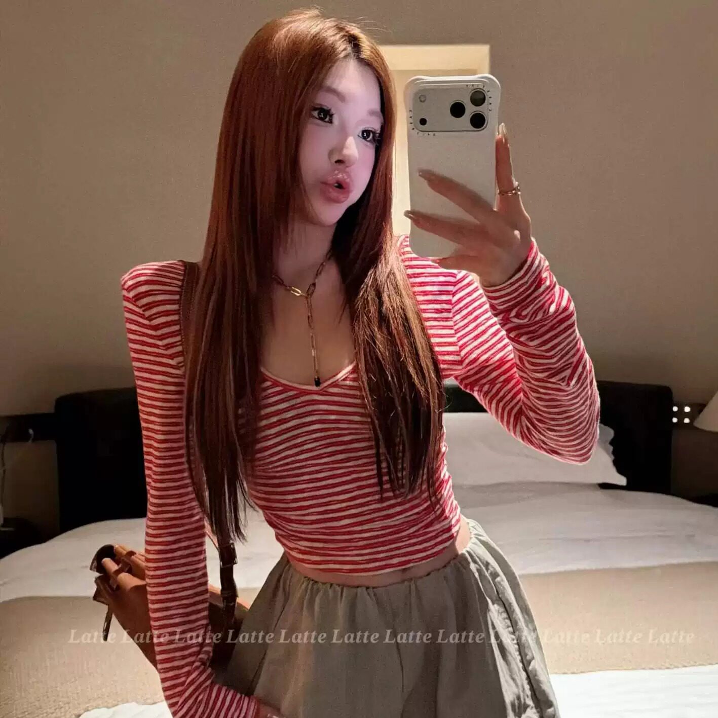 Latte条纹V领长袖显瘦女T恤