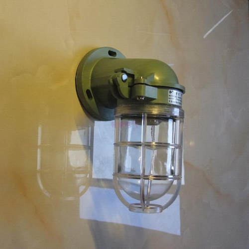 该系列灯具适用于各类船舶有滴水、溅水、凝水和露天场所，如机炉舱、干货舱、轴隧、管弄、露天甲板。