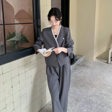 灰色