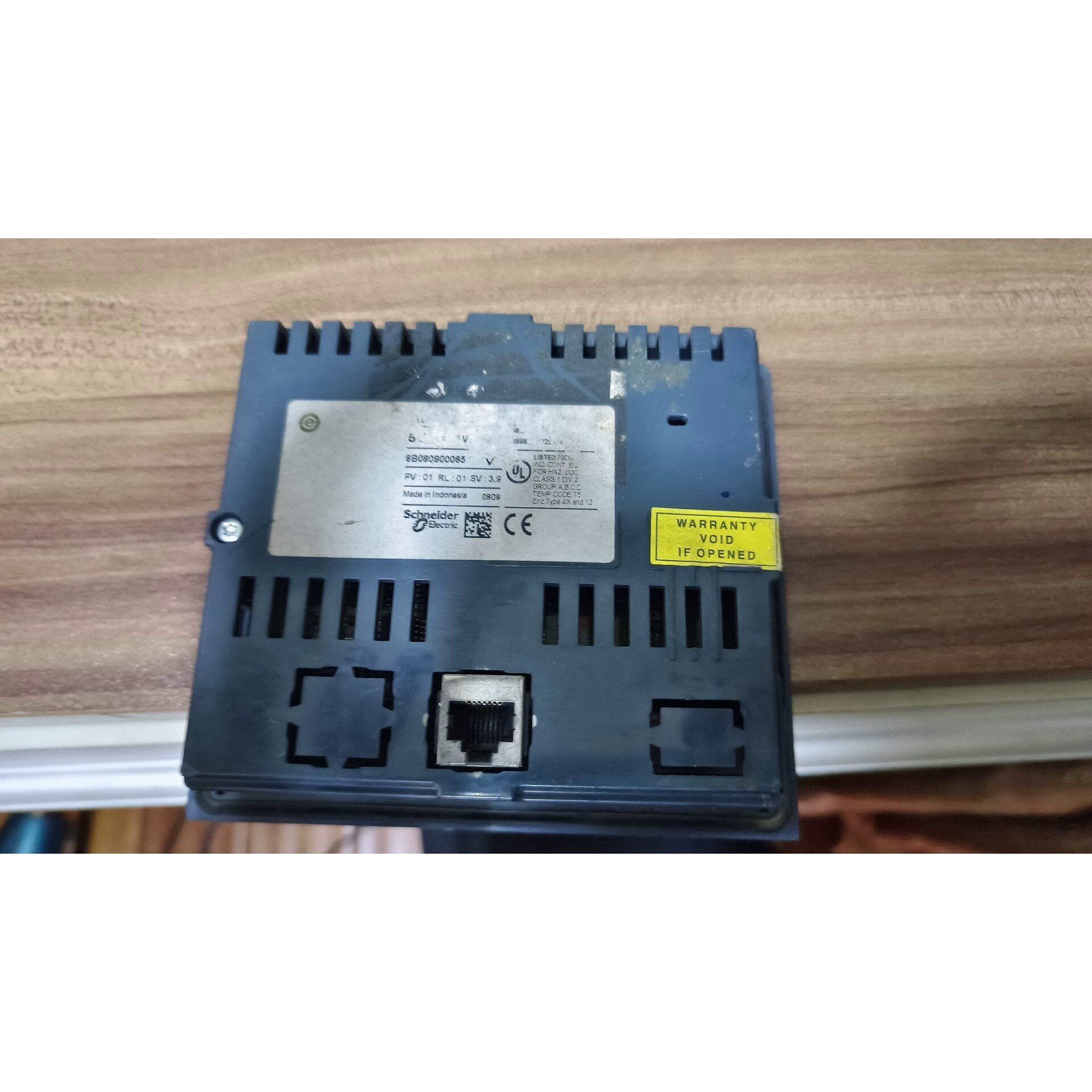 施耐德文本xbtrt500  xbtrt511触摸屏全新原装拍前请询价