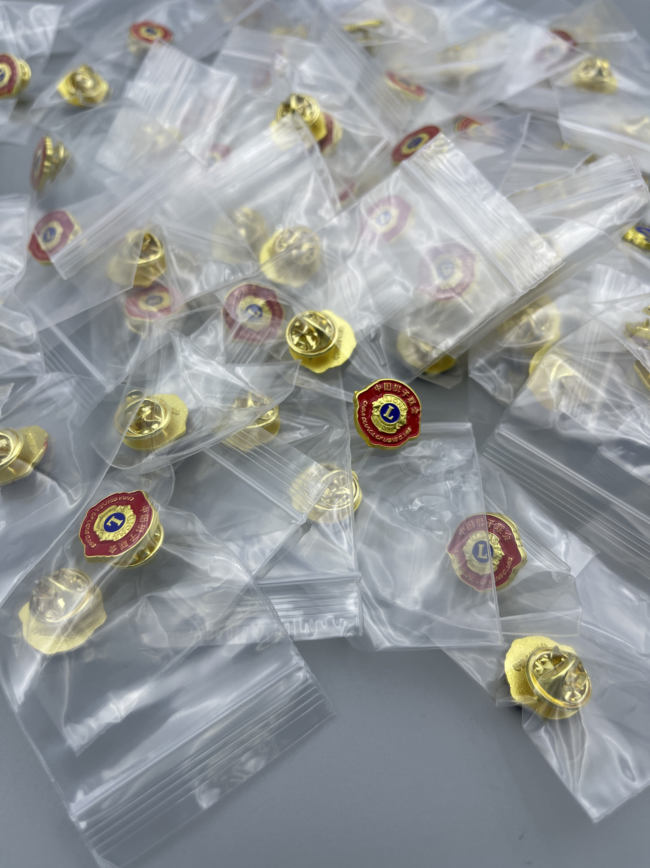 中国狮子联会徽章胸针1.5CM精致徽章别衣服包包送狮兄姐人手2个装
