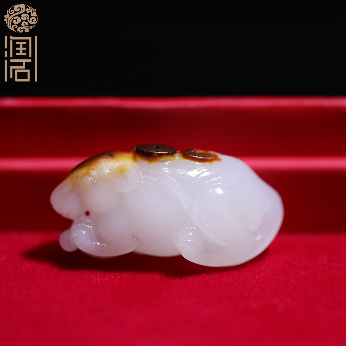 新疆和田玉籽料黑皮生肖鼠吊坠