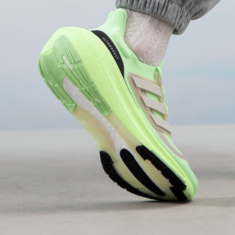 Adidas阿迪达斯跑步鞋男鞋ULTRABOOST LIGHT运动休闲鞋IE3333