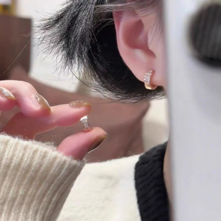 法式轻奢玫瑰金闪锆耳扣S925银针小众设计感气质精致小巧百搭耳饰