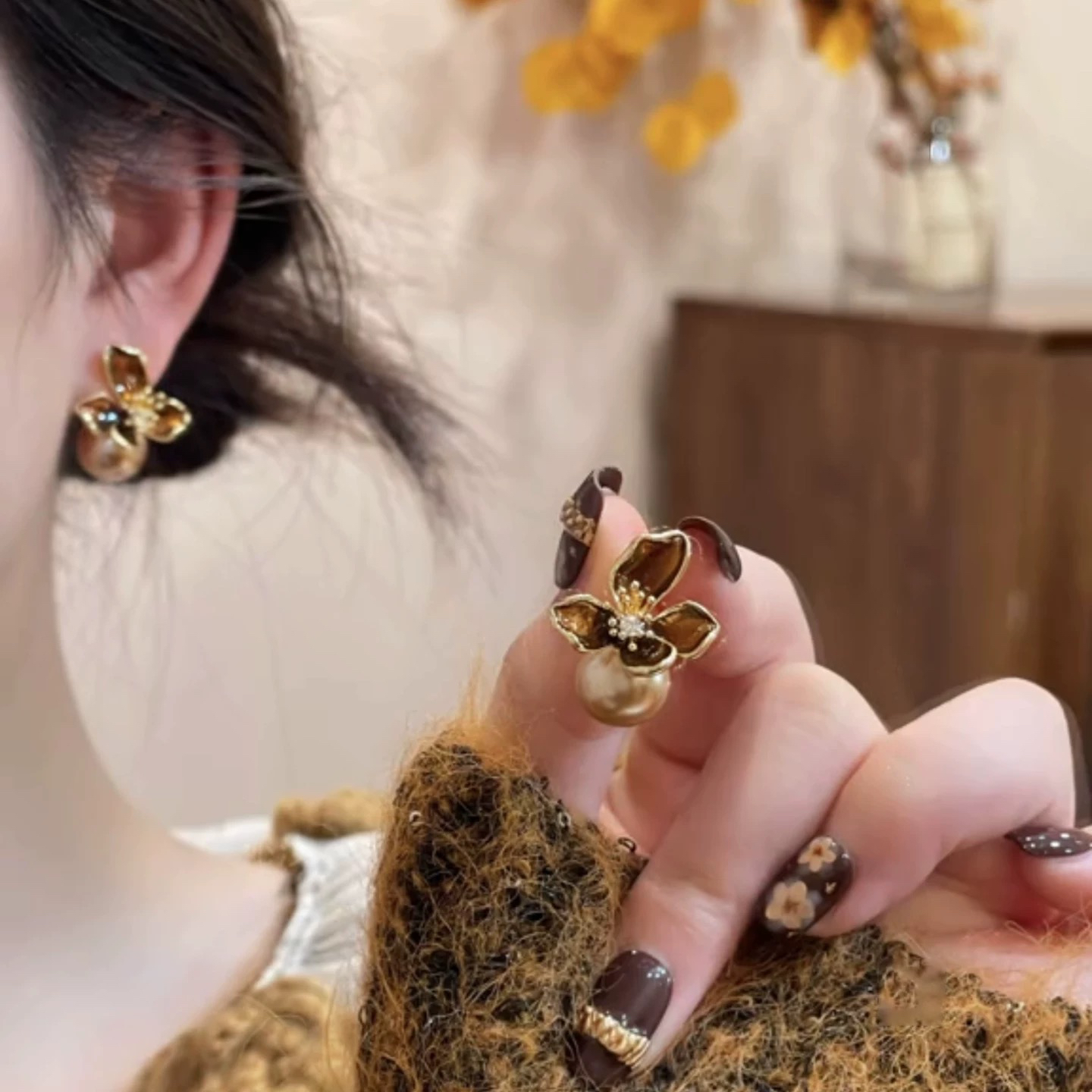 美拉德鸢尾花珍珠耳环女超好看独特漂亮耳饰秋冬轻奢高级感耳钉