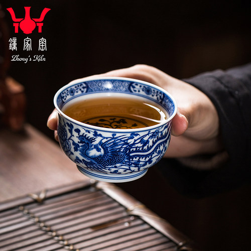 钟家窑柴窑青花满绘龙纹主人杯