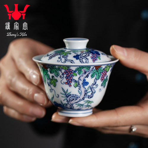 钟家窑盖碗青花斗彩葡萄纹