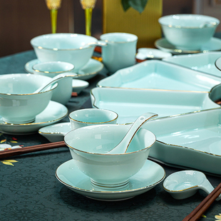 景德镇2025新款釉下彩青瓷碗碟套装家用扇形拼盘金边高档餐具套装