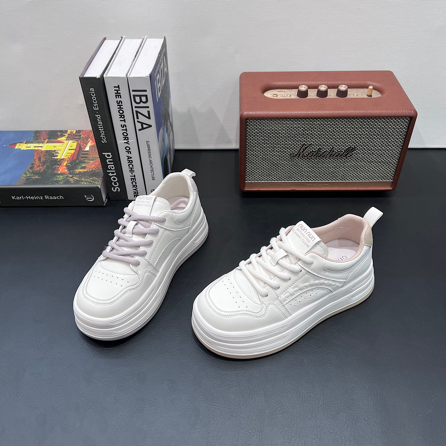 爆款松糕厚底软皮小白鞋女2026春新款小个子增高轻便休闲板鞋女鞋