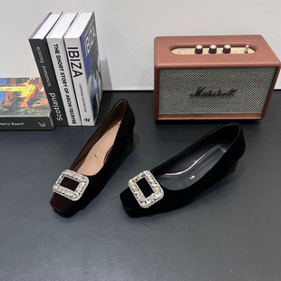一代佳人气质绒面水钻方扣法式女鞋子2026春低方跟小香风浅口单鞋